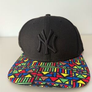 Yankees New Era Black Snapback Hat with Vibrant Patterned Brim